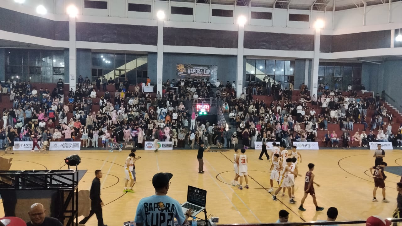 Tim Bola Basket Putra SMAN 3 Kota Sukabumi Juarai Bapora Cup Vol. II